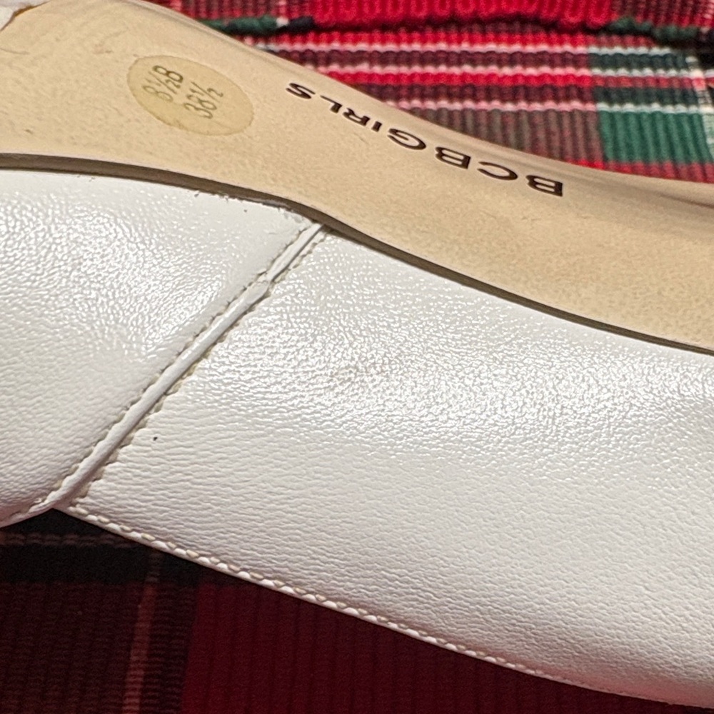 🖤BCBGirls White Heels with Gold Buckle🖤 - Picture 8 of 11